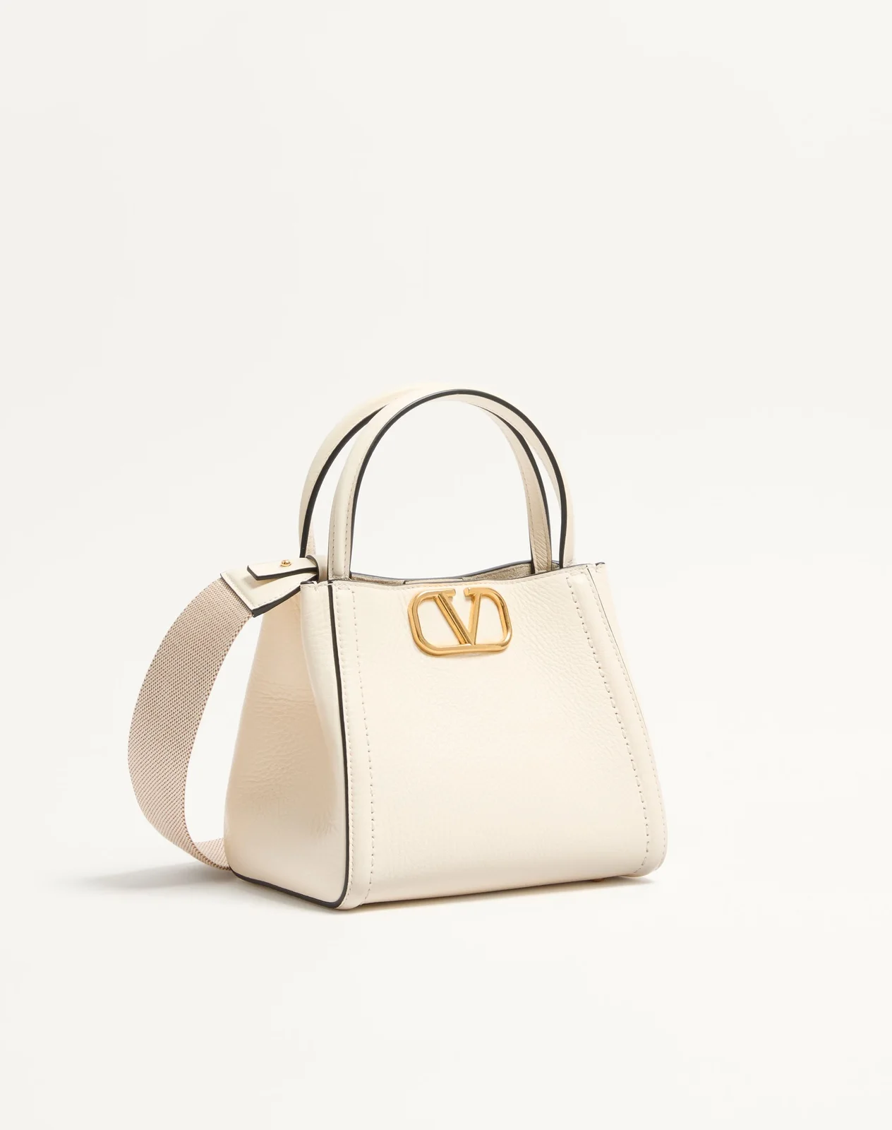 Маленькая сумка с ручками Valentino Garavani Alltime из зернистой телячьей кожи — фото 2