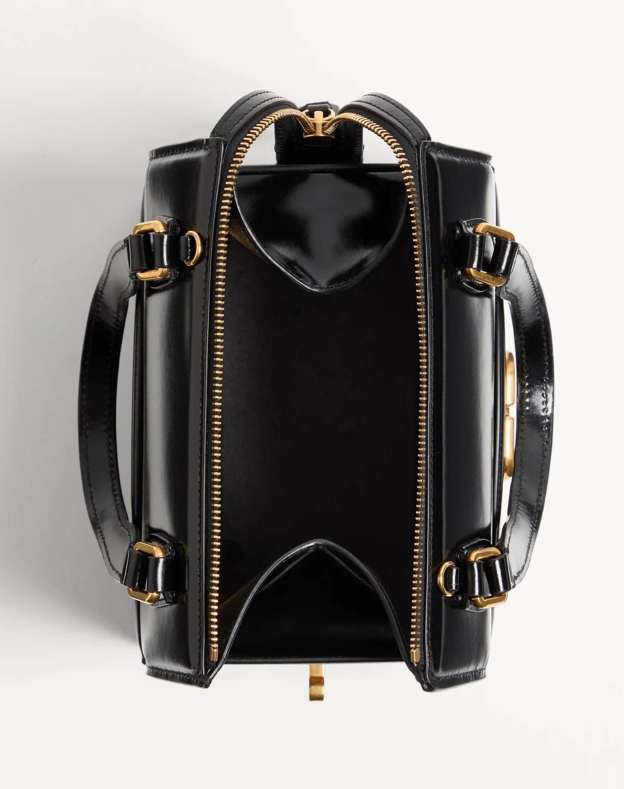 Сумка-боулинг Valentino Garavani Vain-Case из глянцевой телячьей кожи — фото 5