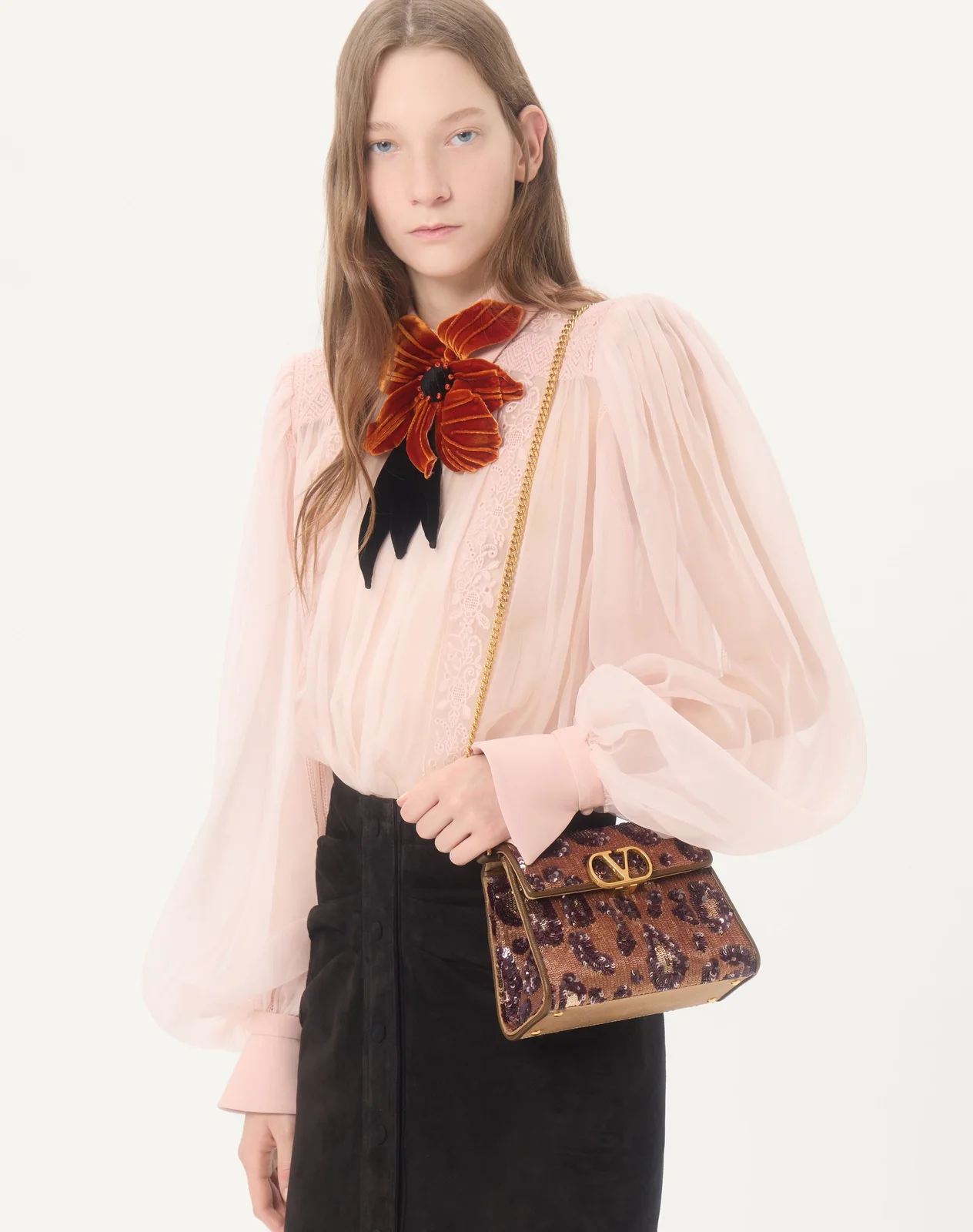 Мини-сумка с ручкой Valentino Garavani VSLING с анималистичной вышивкой — фото 7