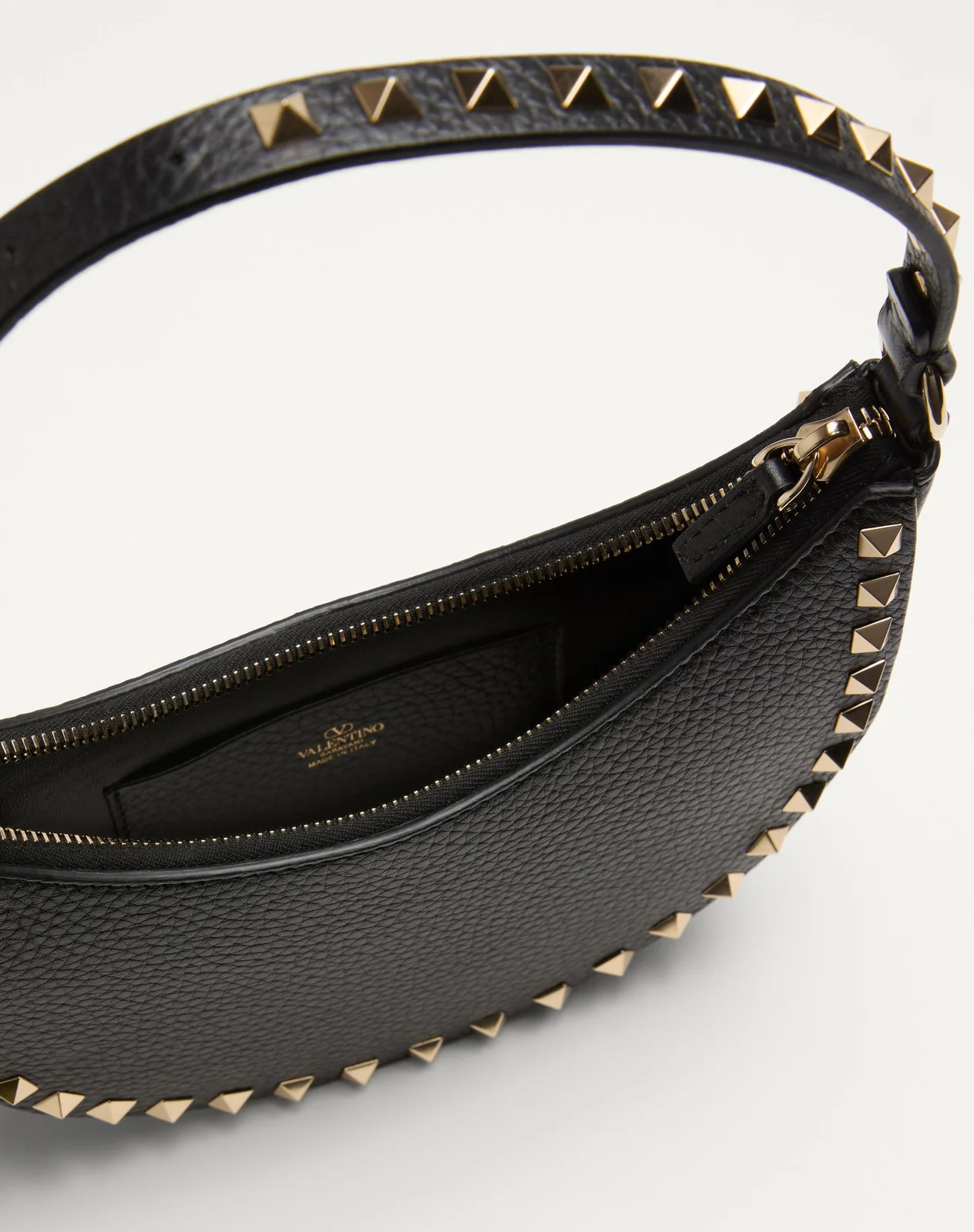 Мини-сумка-хобо Rockstud из зернистой телячьей кожи — фото 5