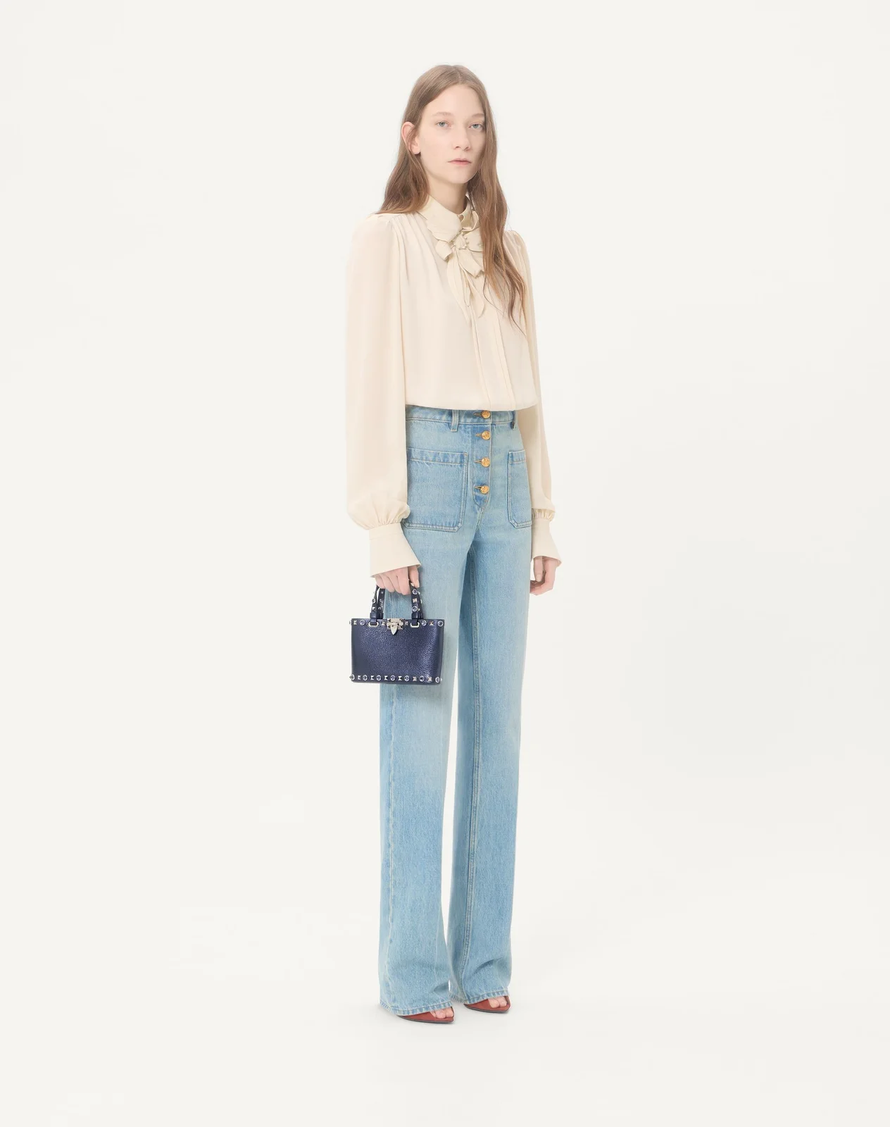 Мини-сумка-тоут Valentino Garavani Rockstud из ламинированной телячьей кожи — фото 2