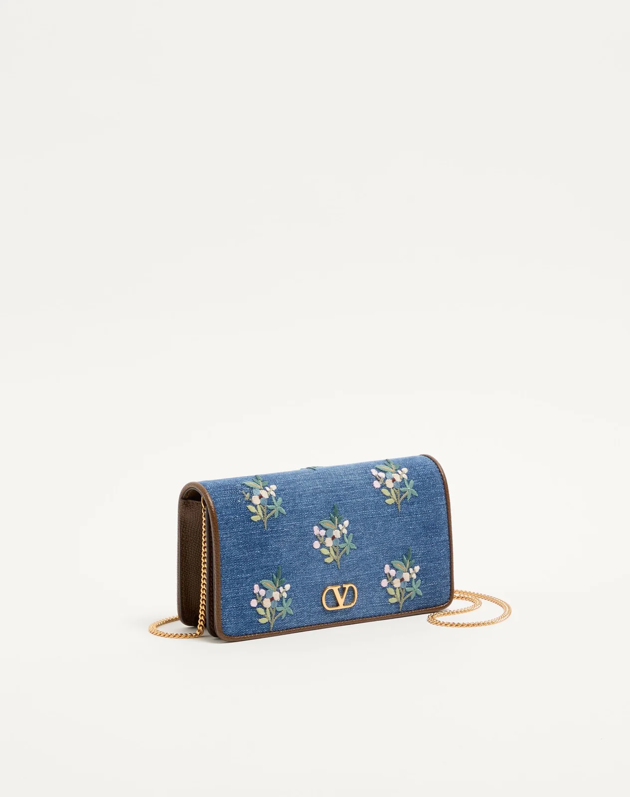Мини-сумка через плечо Valentino Garavani VLogo Signature из денима с цветочной вышивкой — фото 3