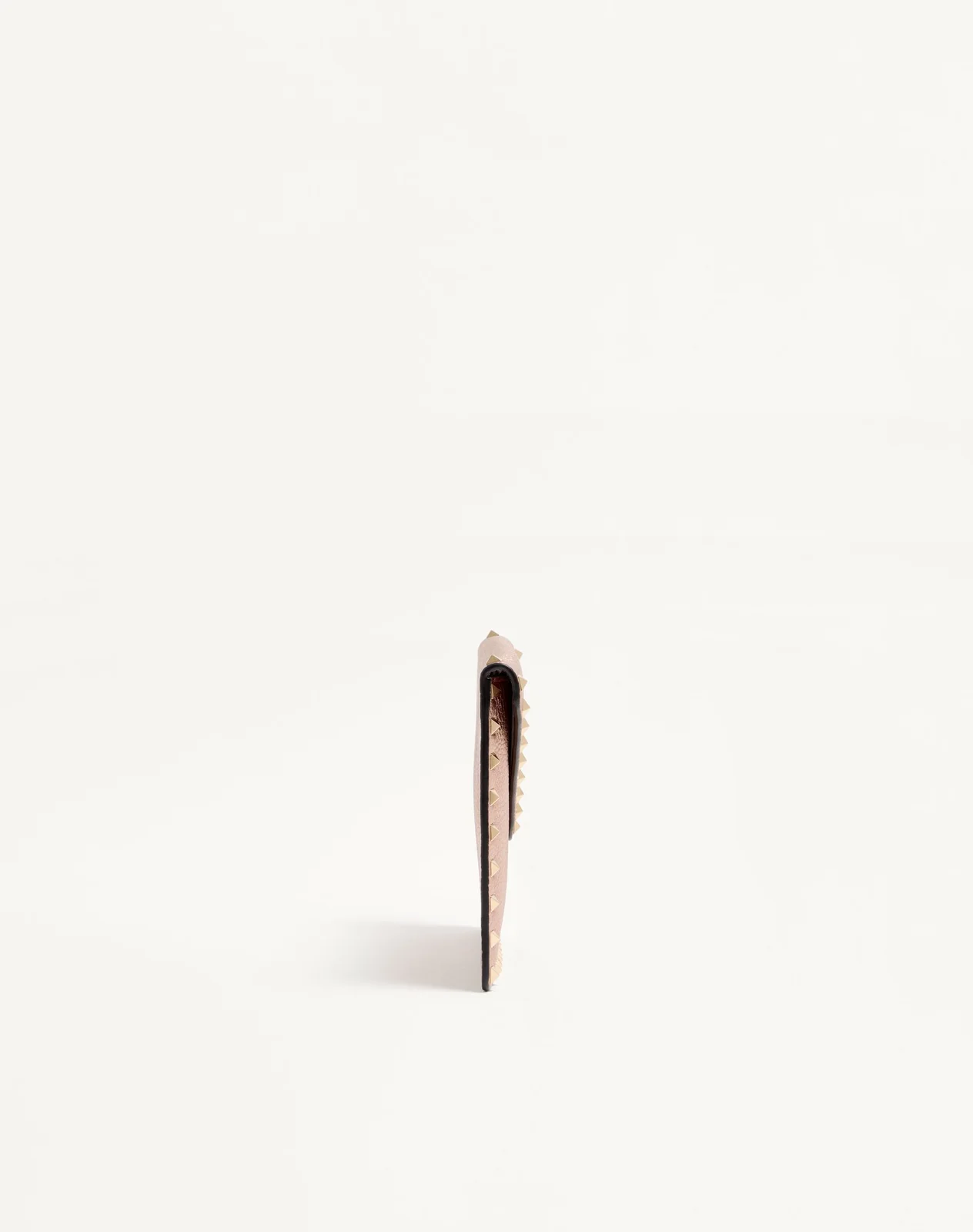 Клатч Rockstud из ламинированной зернистой телячьей кожи — фото 4