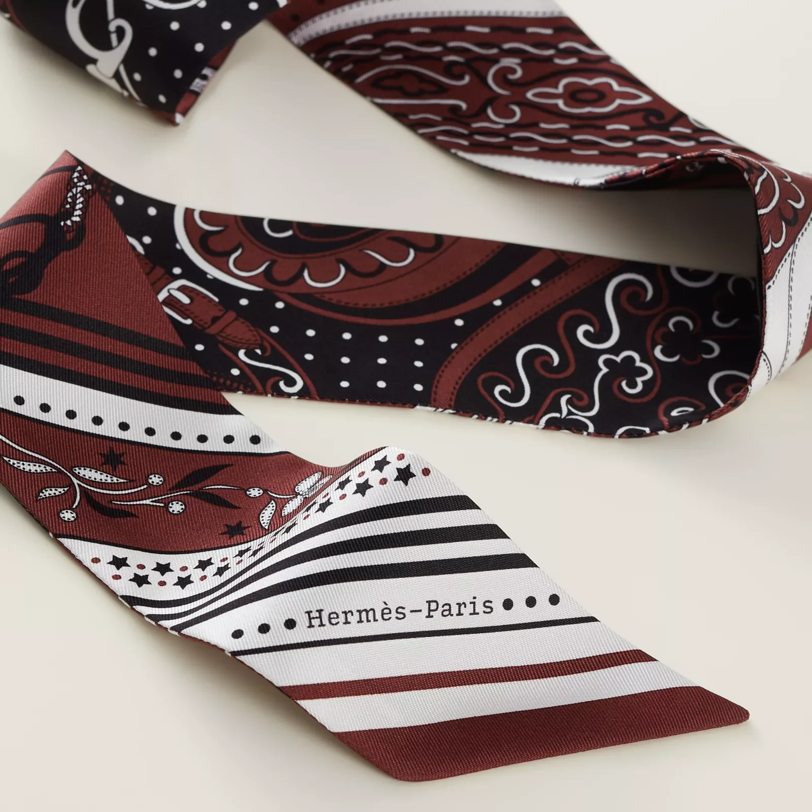«Празднование бокового седла BANDANA”Twilly Маленький шелковый шарф — фото 3