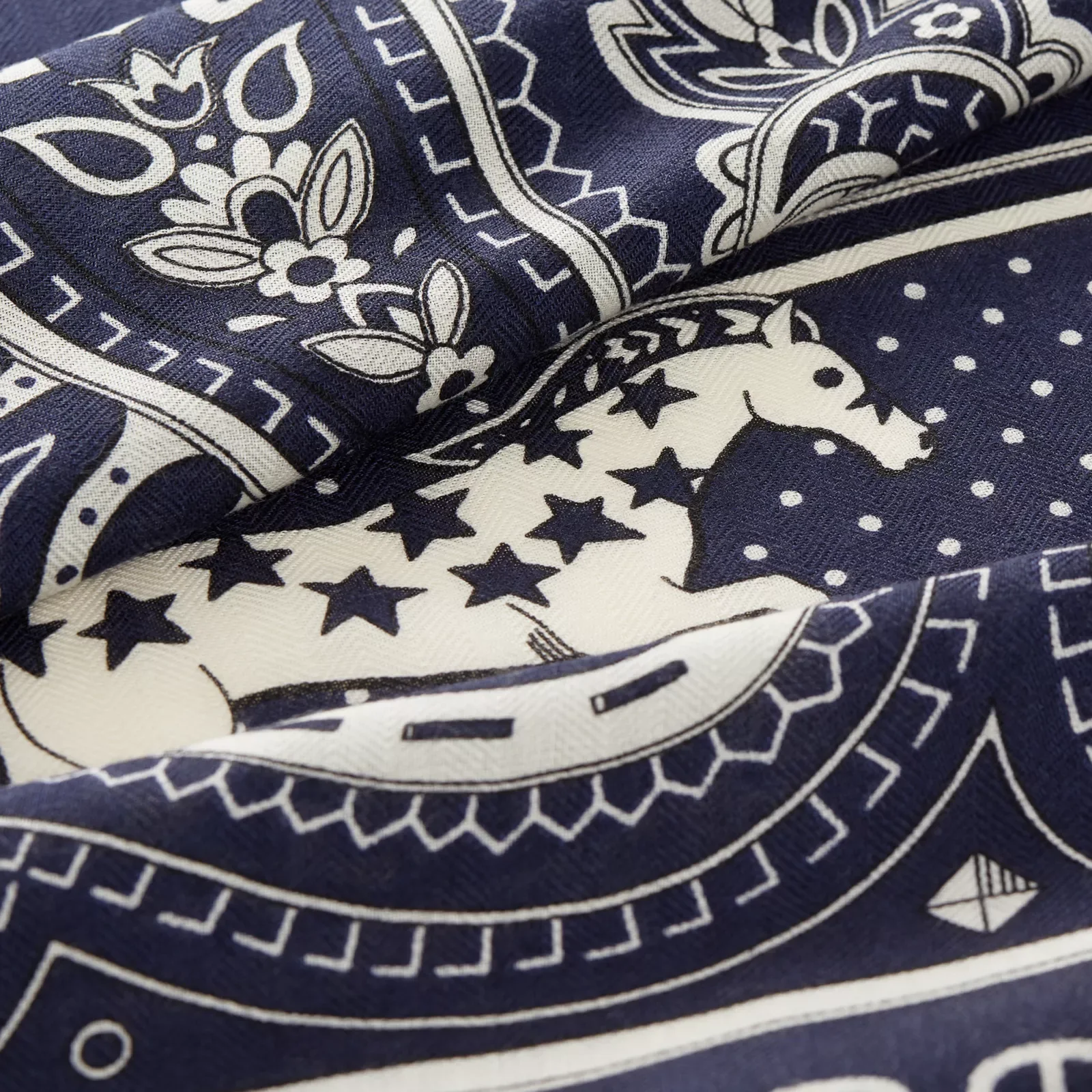 «Лошадь любви BANDANA”140 накидка — фото 3