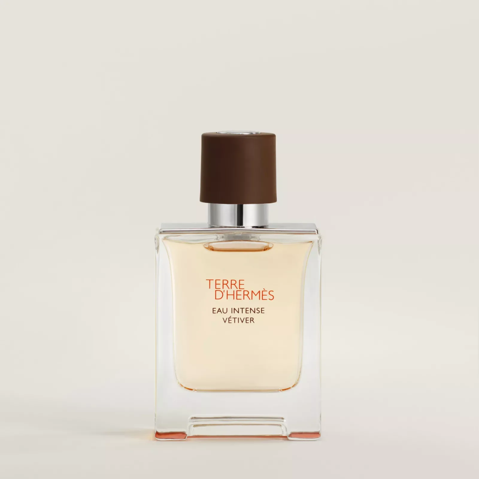 Парфюм Hermès Terre, аромат с насыщенными нотами ветивера