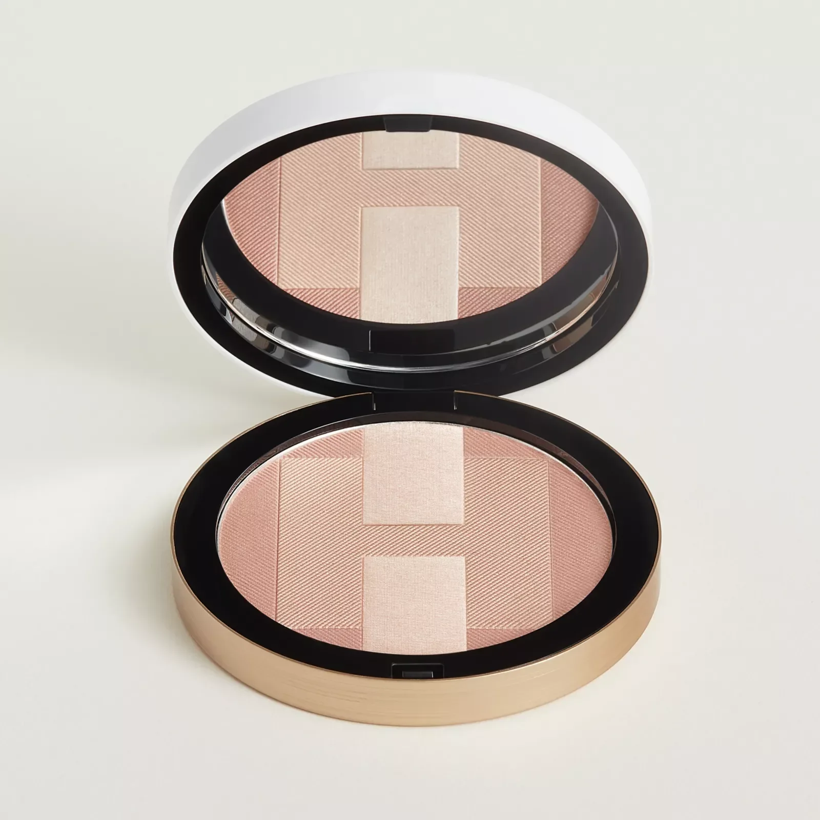 Трицветная пудра-хайлайтер из серии «Hermès Outdoor Makeup» (01№) — фото 2