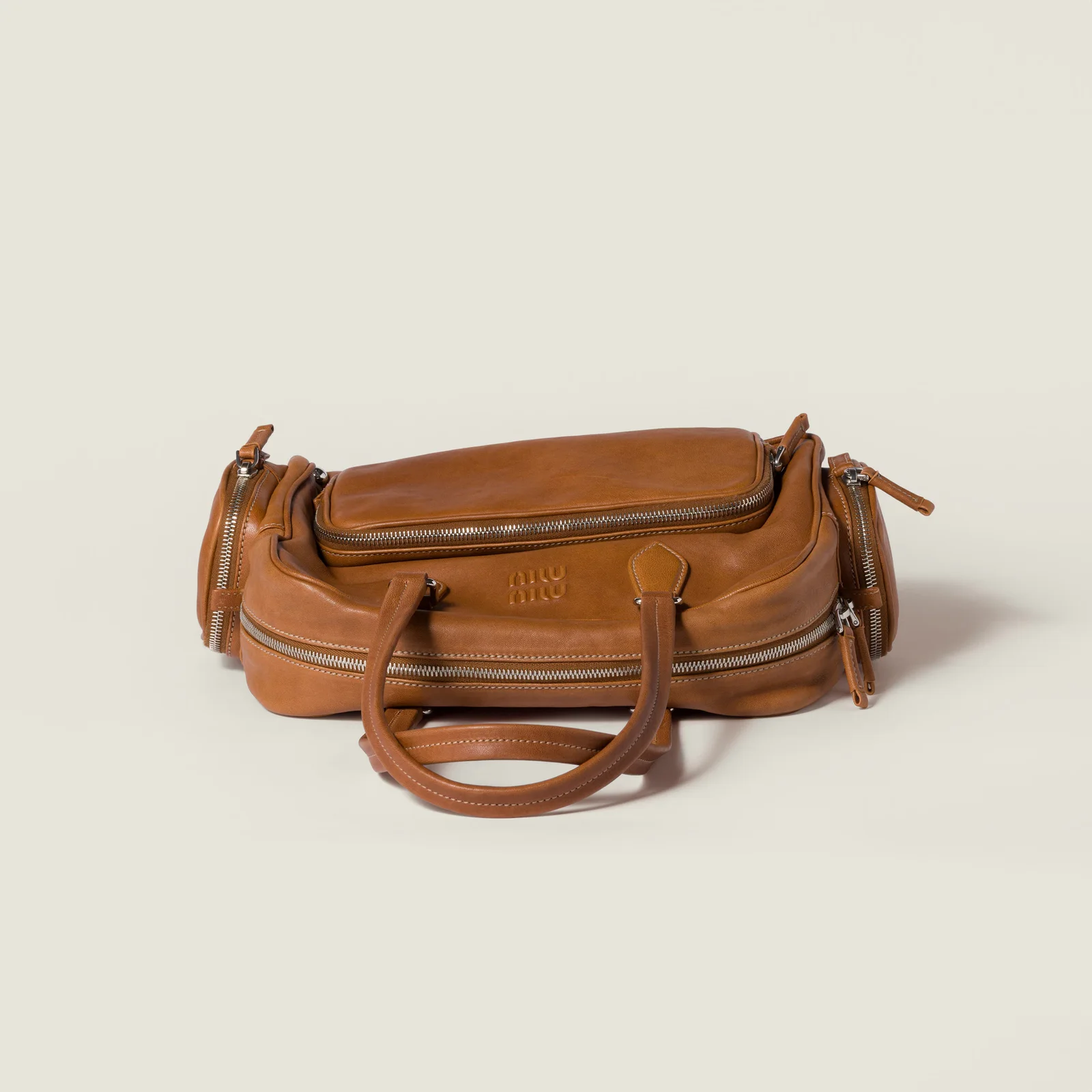 Карманная кожаная сумка наппа с верхней ручкой — фото 7