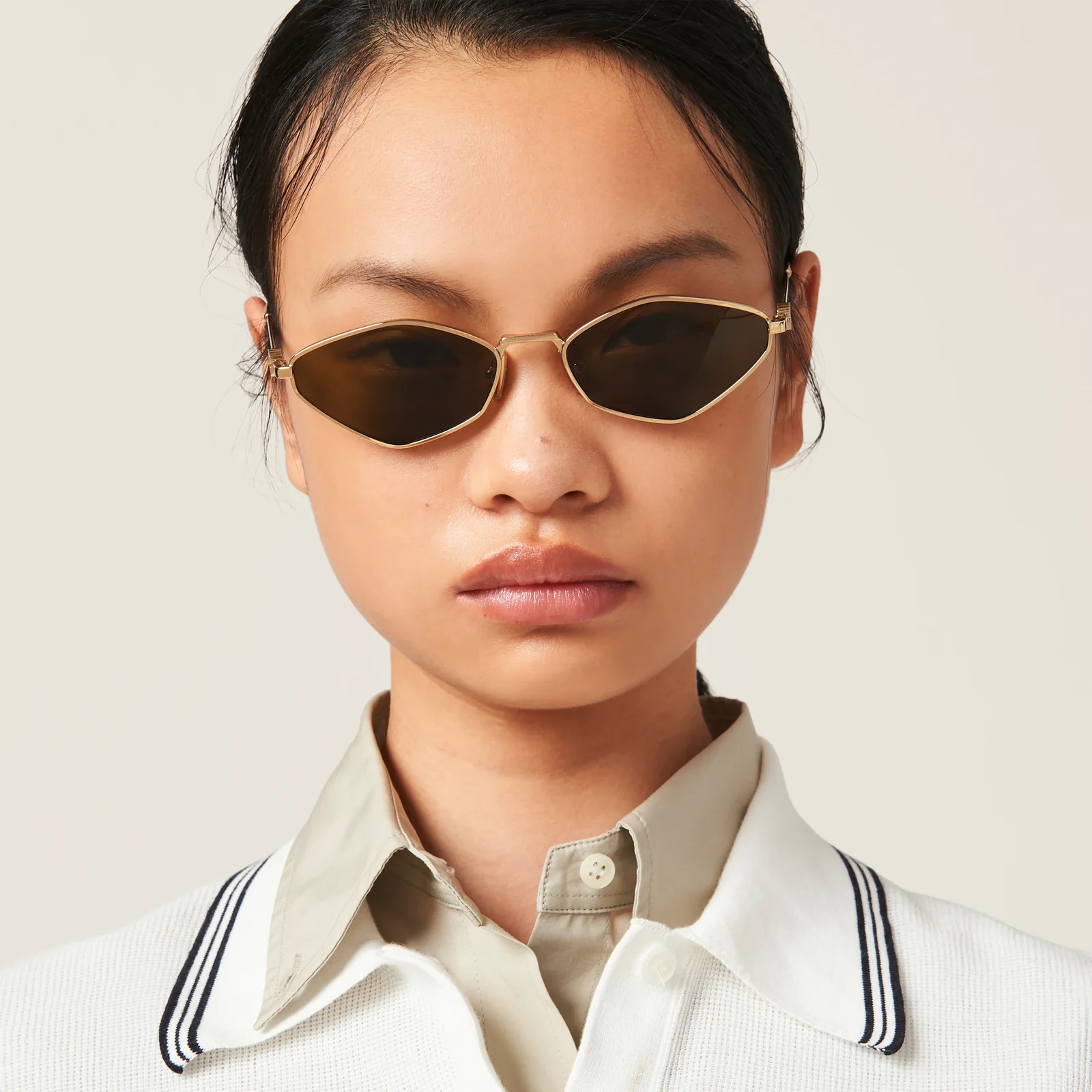 Солнцезащитные очки Miu Miu — фото 2