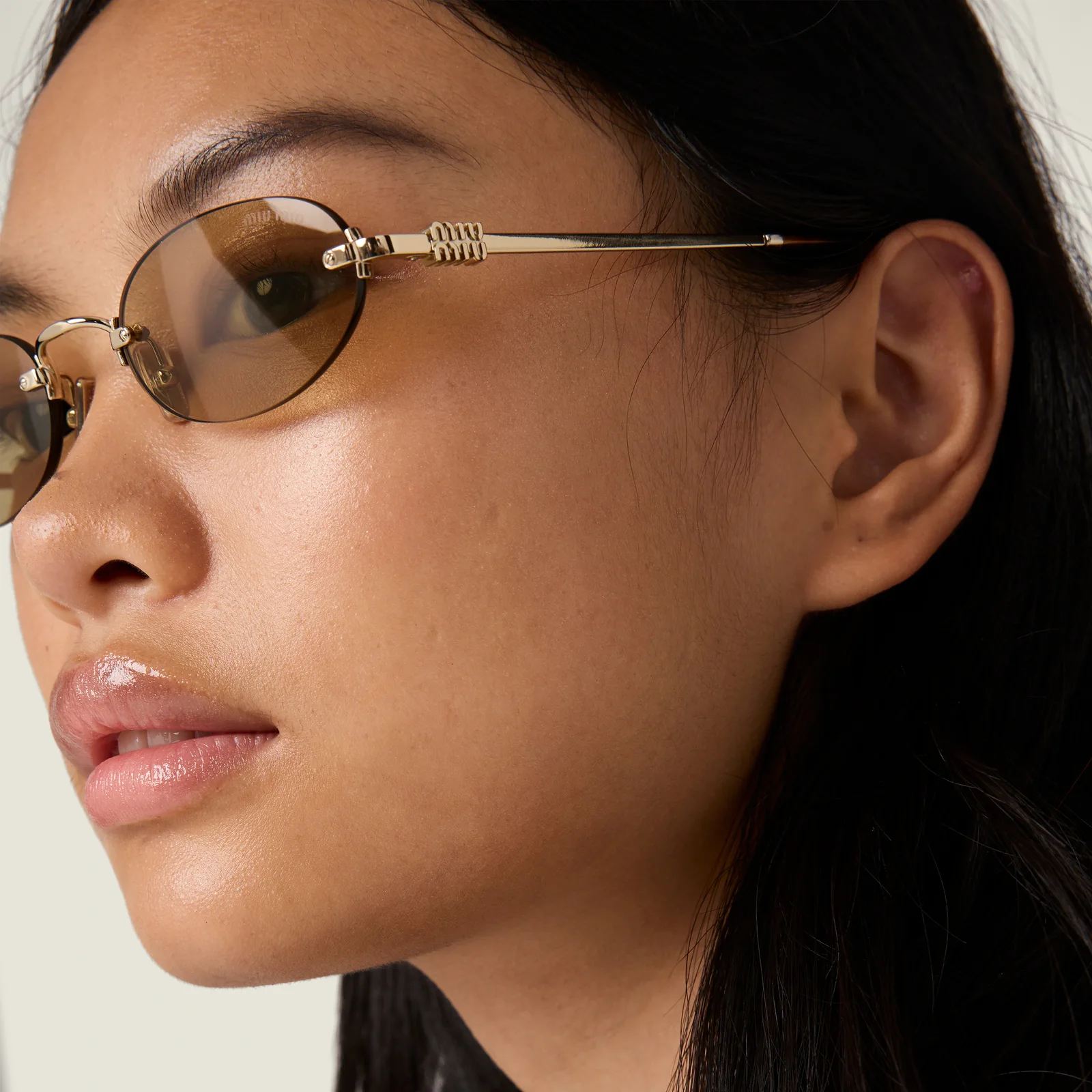 Солнцезащитные очки Miu Miu — фото 6