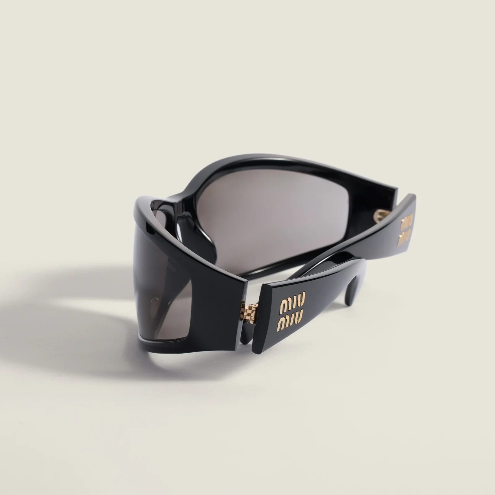 Коллекция солнцезащитных очков Miu Miu Eyewear — фото 5