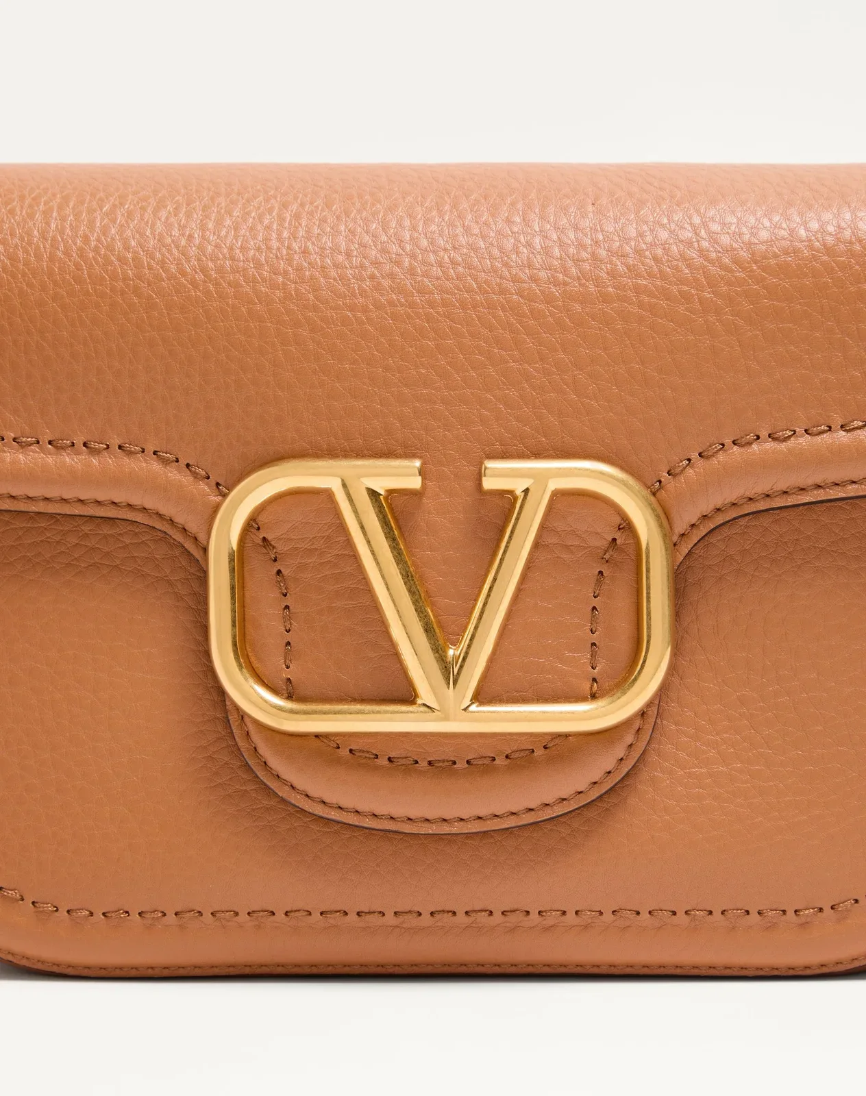 Сумка через плечо Valentino Garavani Alltime из зернистой телячьей кожи — фото 6