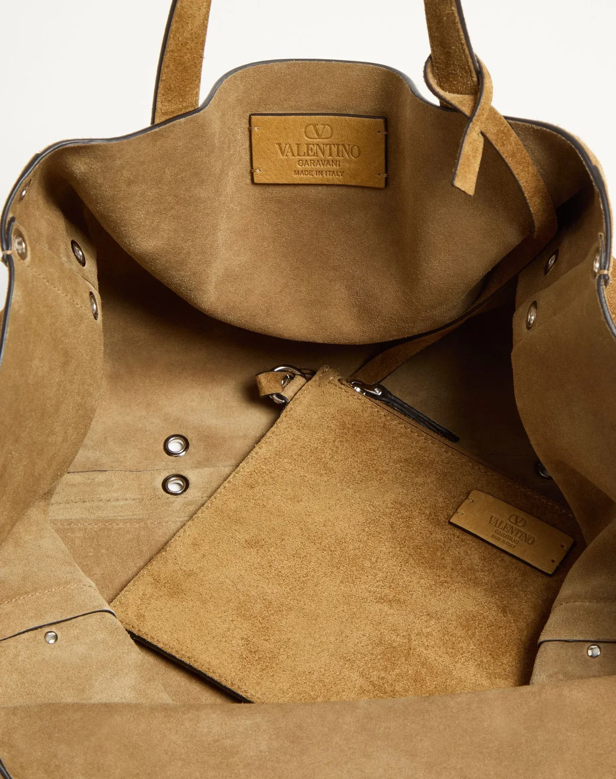 Сумка-тоут среднего размера Valentino Garavani Nellcôte из замши — фото 6