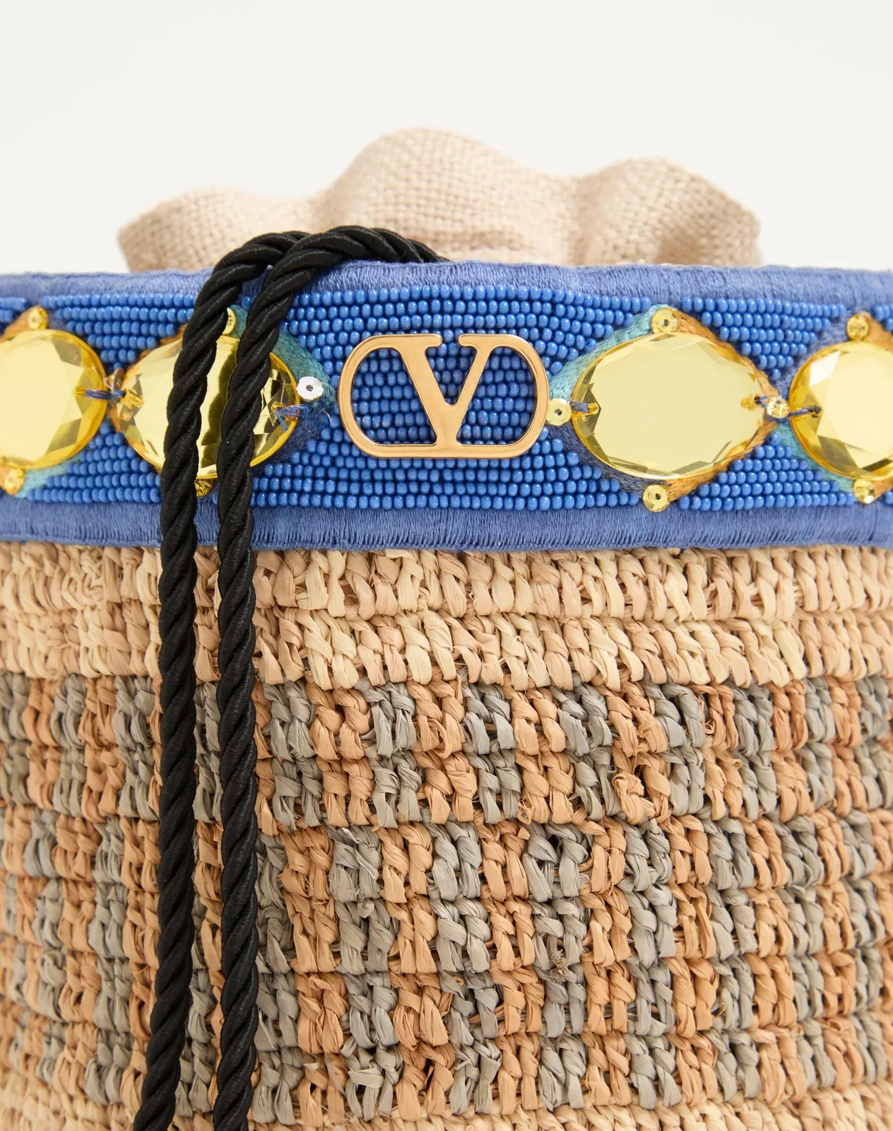 Маленькая сумка-ведро Valentino Garavani с вышивкой из рафии — фото 8