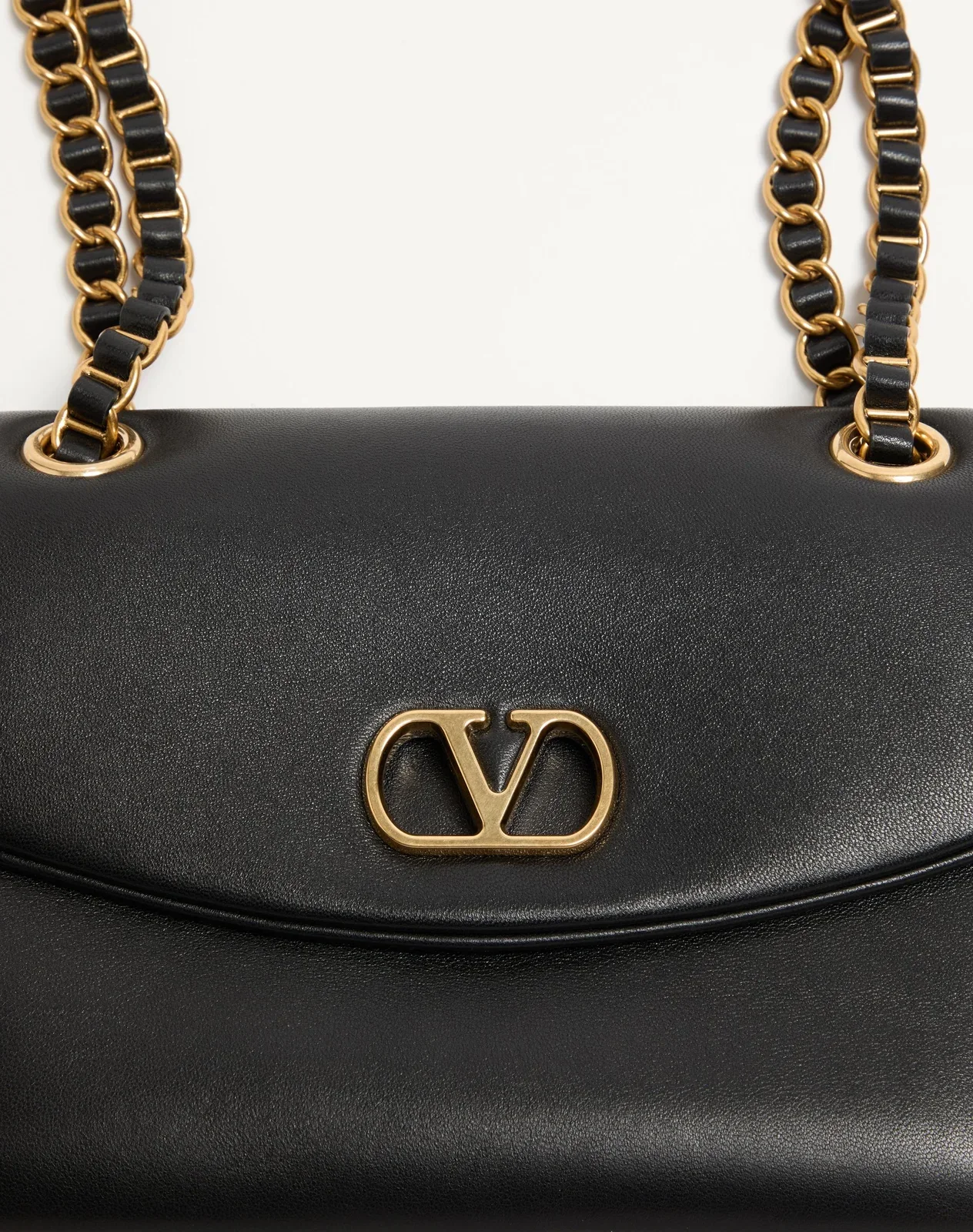 Сумка на цепочке среднего размера Valentino Garavani Djuna из кожи наппа — фото 8