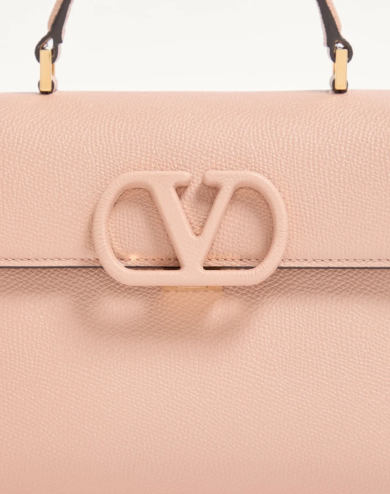 Маленькая сумка с ручками Valentino Garavani VSLING из зернистой телячьей кожи — фото 6