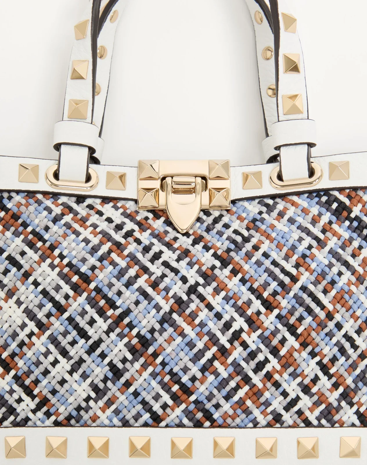 Мини-сумка-тоут Valentino Garavani Rockstud из плетёного текстиля — фото 7
