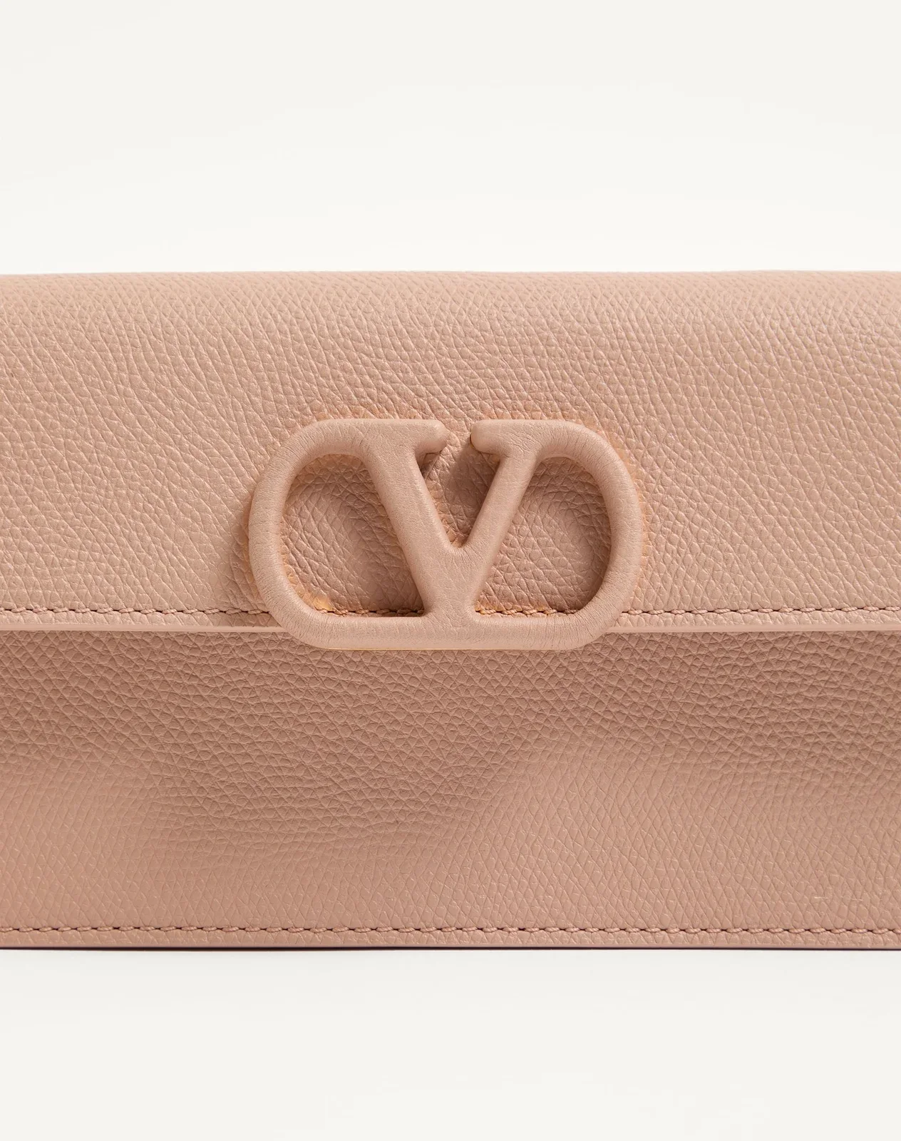 Кошелёк на цепочке VLogo Signature из зернистой телячьей кожи — фото 7