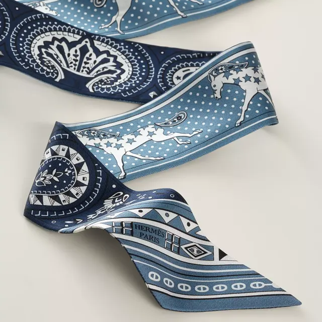 «Лошадь любви BANDANA”Twilly Маленький шелковый шарф