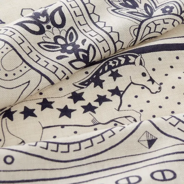 «Лошадь любви BANDANA”140 накидка