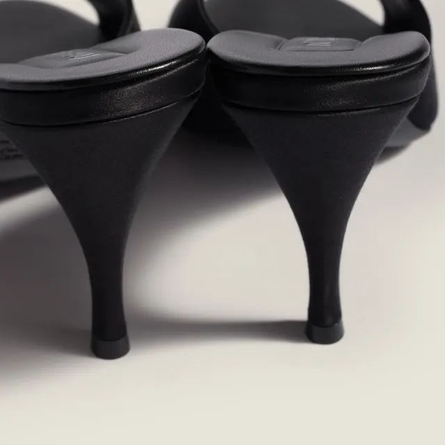 Атласные сандалии
