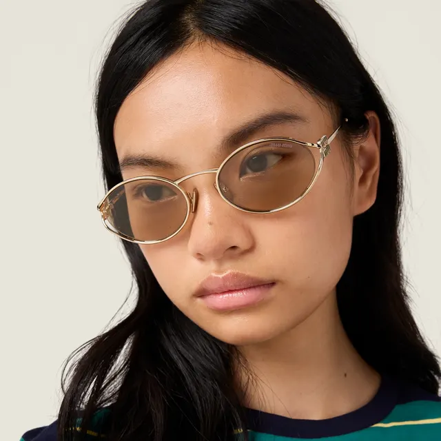Солнцезащитные очки с логотипом Miu Miu