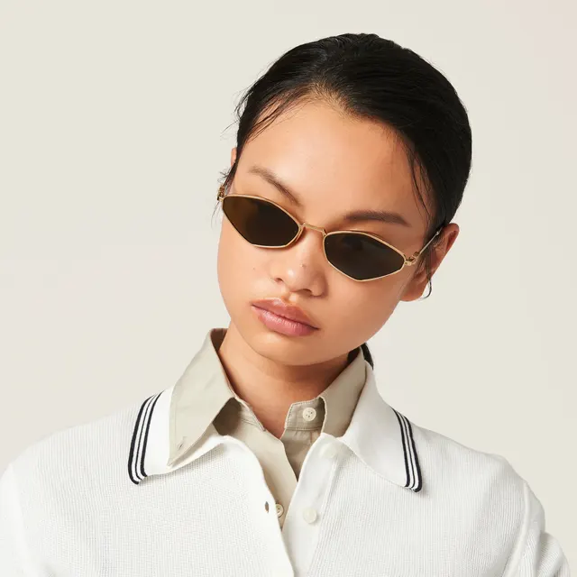 Солнцезащитные очки Miu Miu