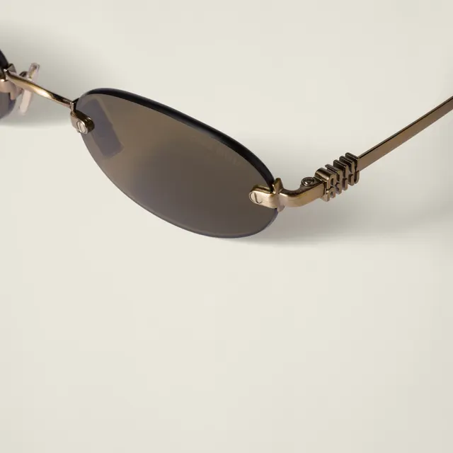 Солнцезащитные очки Miu Miu