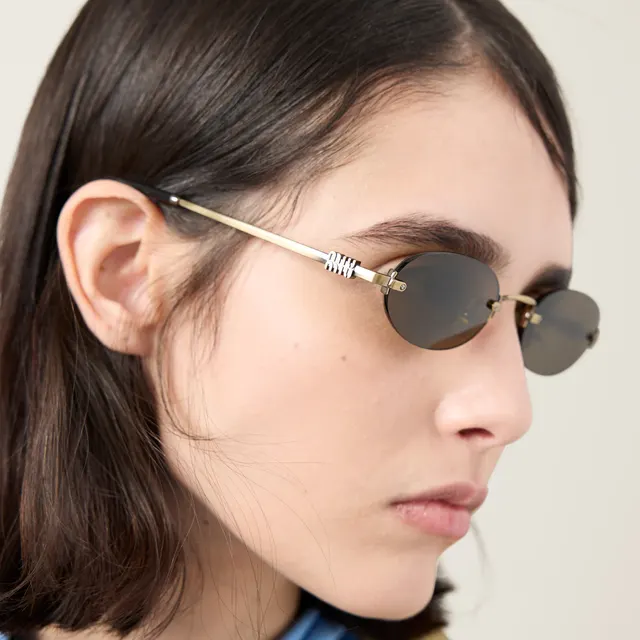 Солнцезащитные очки Miu Miu