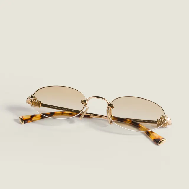 Солнцезащитные очки Miu Miu