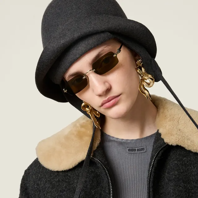 Солнцезащитные очки Miu Miu