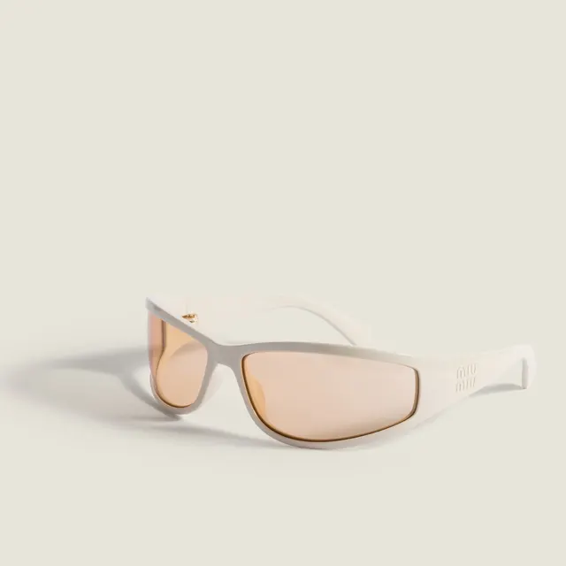 Коллекция солнцезащитных очков Miu Miu Eyewear