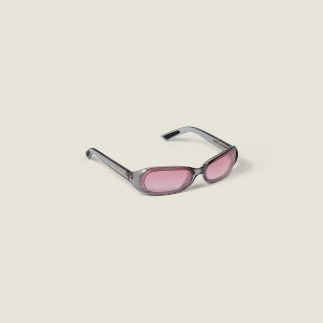 Солнцезащитные очки Miu Miu для подиума