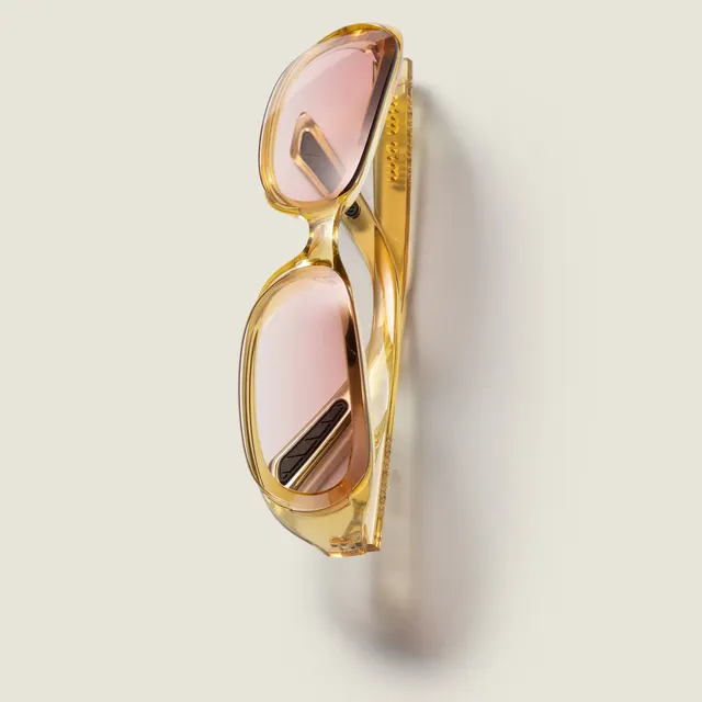 Солнцезащитные очки Miu Miu для подиума