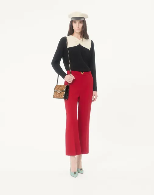 Маленькая сумка через плечо Valentino Garavani Rockstud из телячьей кожи с ворсистой отделкой и анималистичным принтом