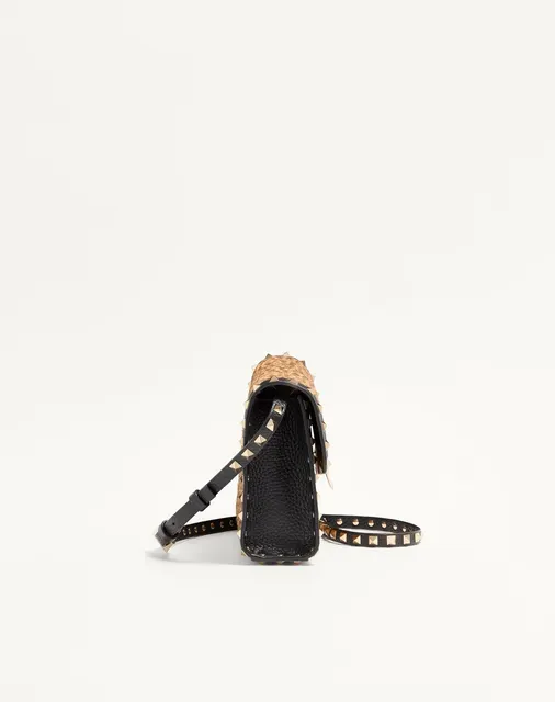 Маленькая сумка через плечо Valentino Garavani Rockstud из телячьей кожи с ворсистой отделкой и анималистичным принтом