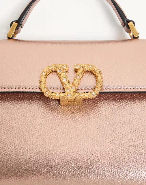 Мини-сумка с ручкой Valentino Garavani VSLING из ламинированной зернистой телячьей кожи с ювелирным логотипом