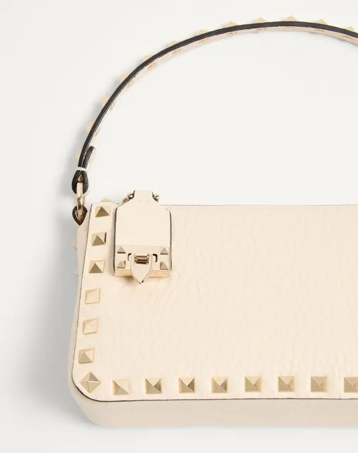 Маленькая сумка через плечо Rockstud из зернистой телячьей кожи