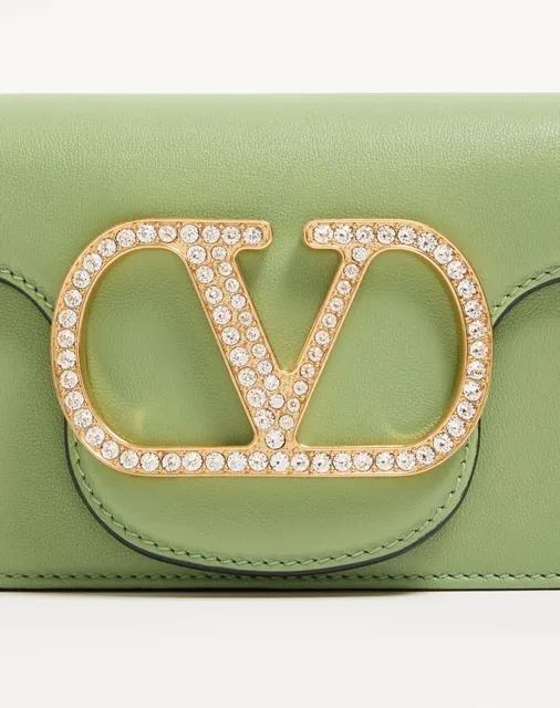 Маленькая сумка через плечо Valentino Garavani Locò с ювелирным логотипом