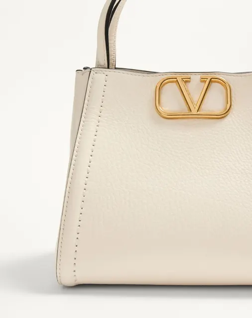 Маленькая сумка с ручками Valentino Garavani Alltime из зернистой телячьей кожи