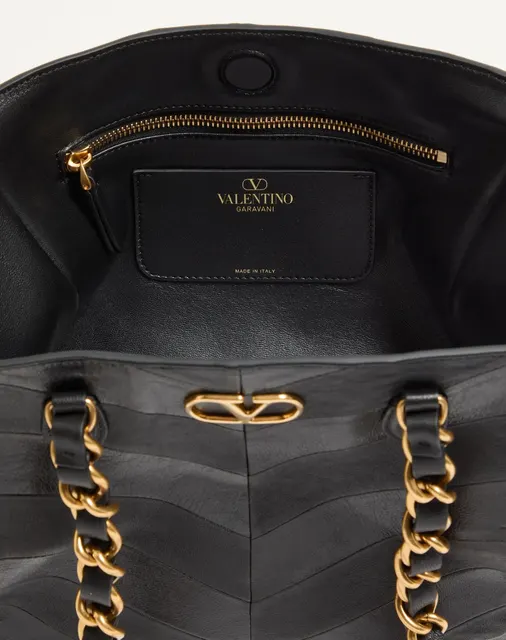 Маленькая сумка-тоут Valentino Garavani Laseine из кожи наппа с шевронным узором