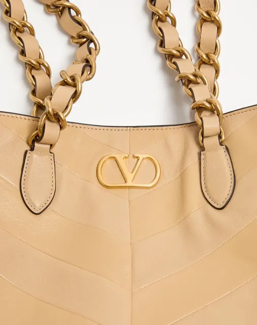 Маленькая сумка-тоут Valentino Garavani Laseine из кожи наппа с шевронным узором