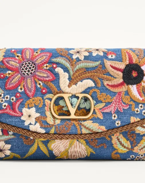 Маленькая сумка через плечо Valentino Garavani DeVain из денима с вышивкой