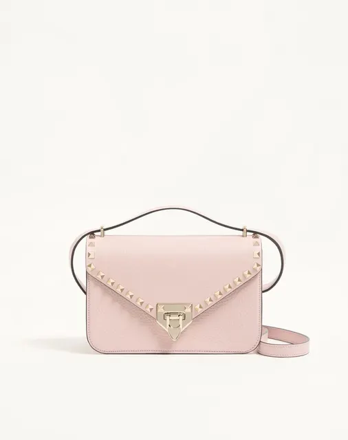 Маленькая сумка через плечо Valentino Garavani Rockstud из зернистой телячьей кожи