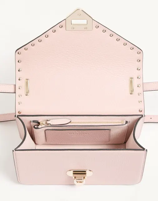Маленькая сумка через плечо Valentino Garavani Rockstud из зернистой телячьей кожи