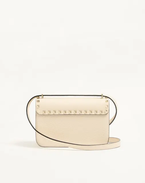 Маленькая сумка через плечо Valentino Garavani Rockstud из зернистой телячьей кожи