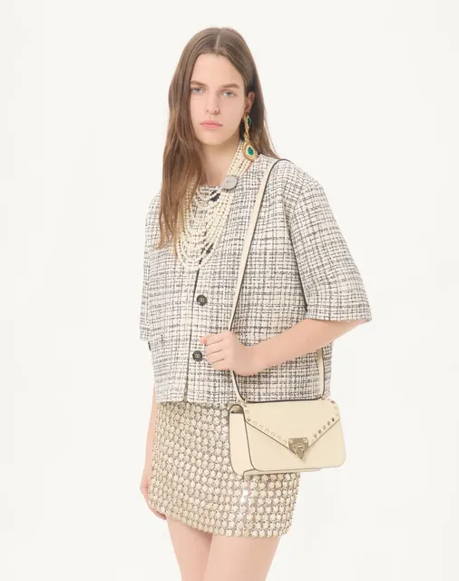 Маленькая сумка через плечо Valentino Garavani Rockstud из зернистой телячьей кожи