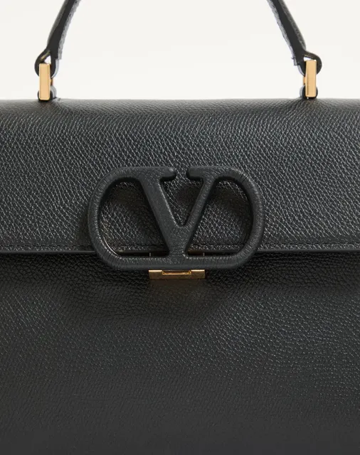 Маленькая сумка с ручками Valentino Garavani VSLING из зернистой телячьей кожи