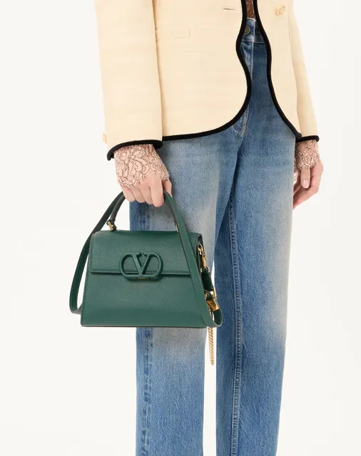 Маленькая сумка с ручками Valentino Garavani VSLING из зернистой телячьей кожи