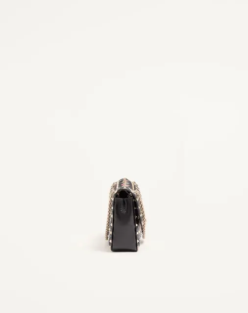 Сумка через плечо среднего размера Valentino Garavani Rockstud Spike из кожи наппа с вышивкой